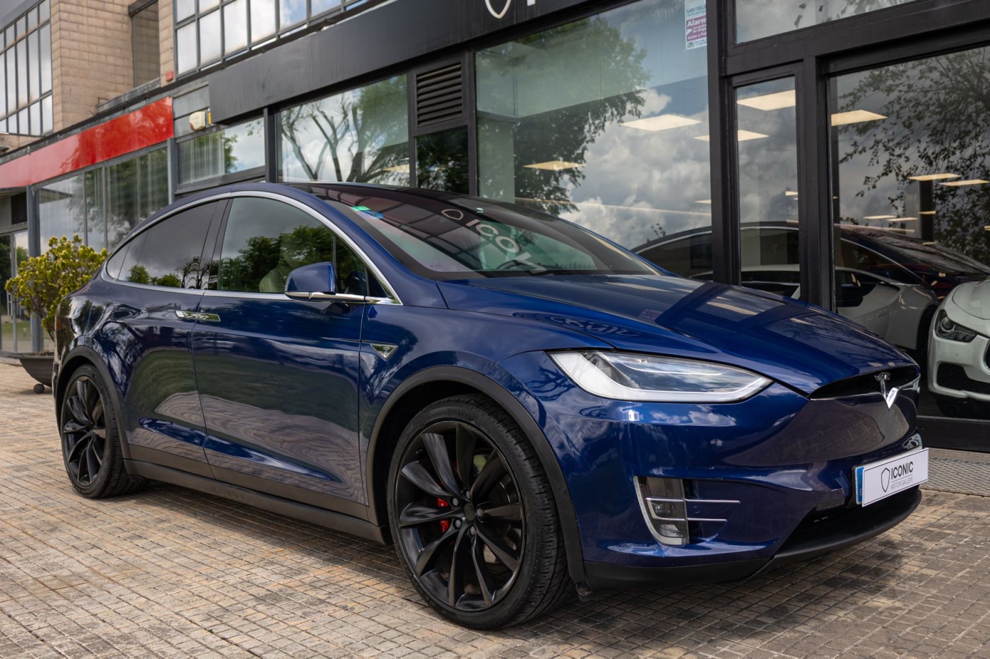 TESLA MODEL X