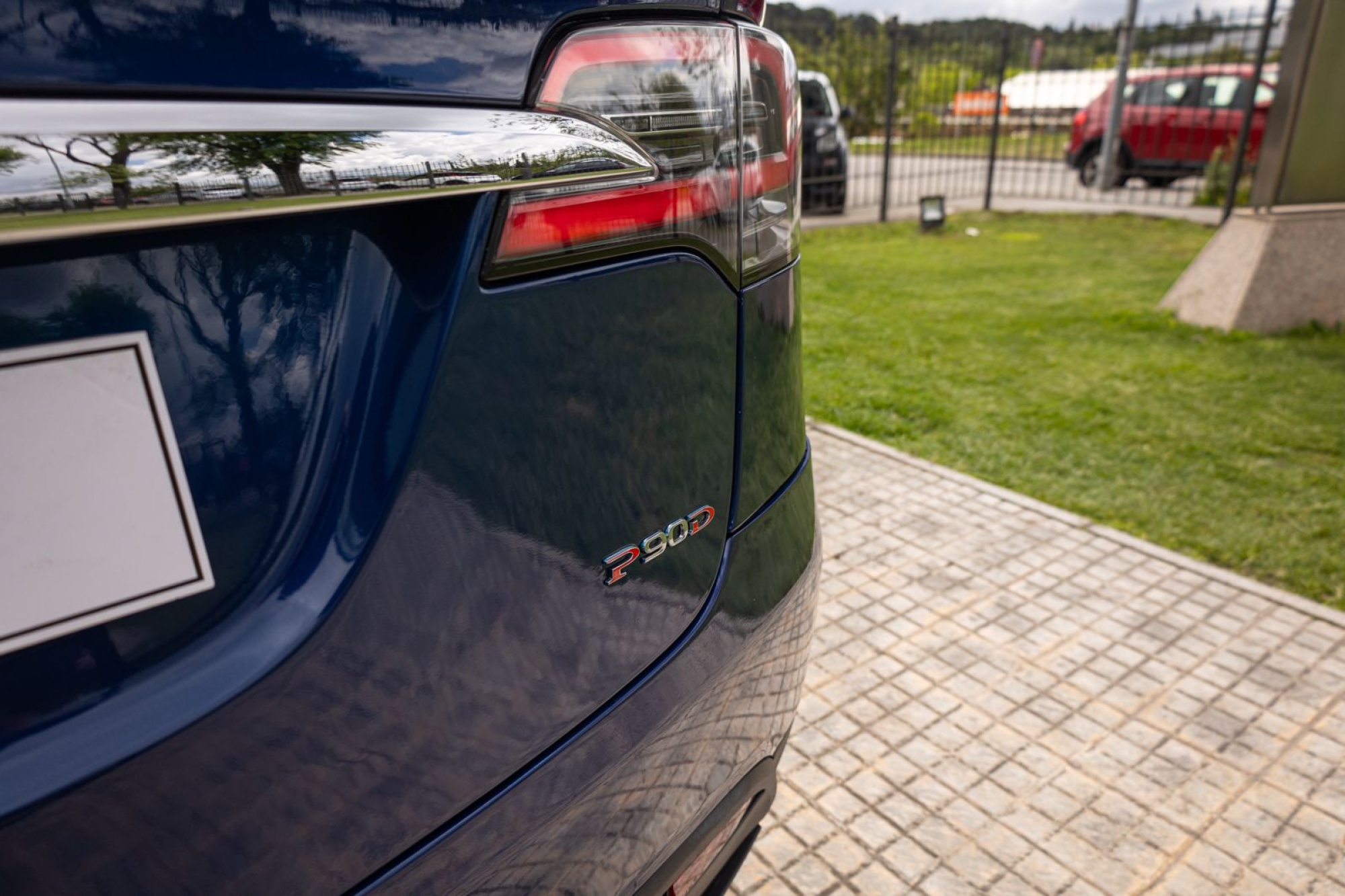 TESLA MODEL X