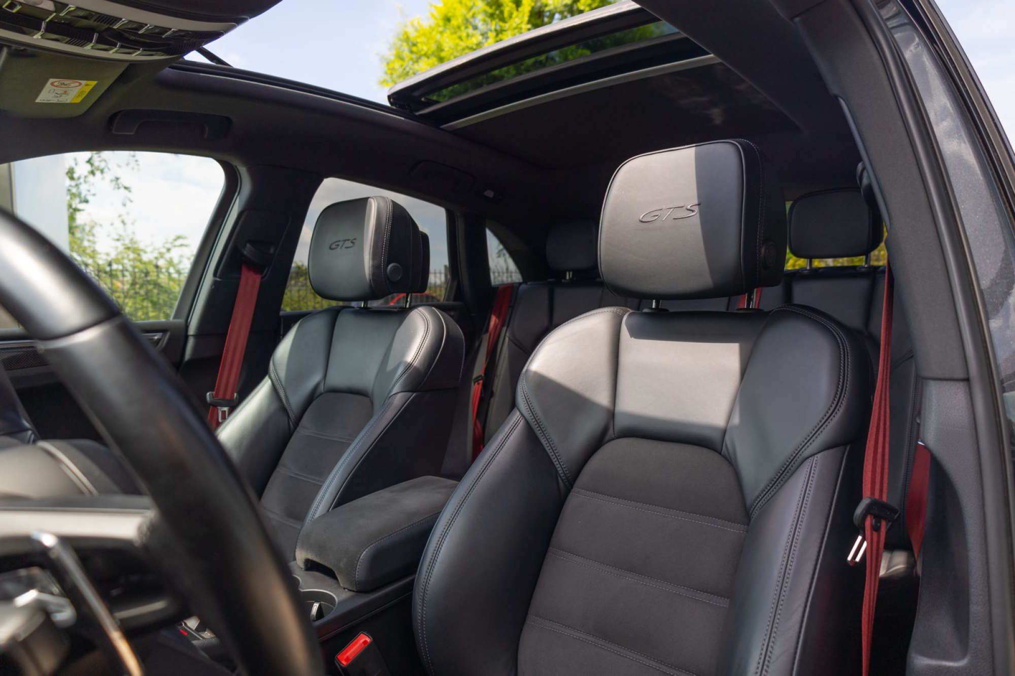 PORSCHE MACAN GTS