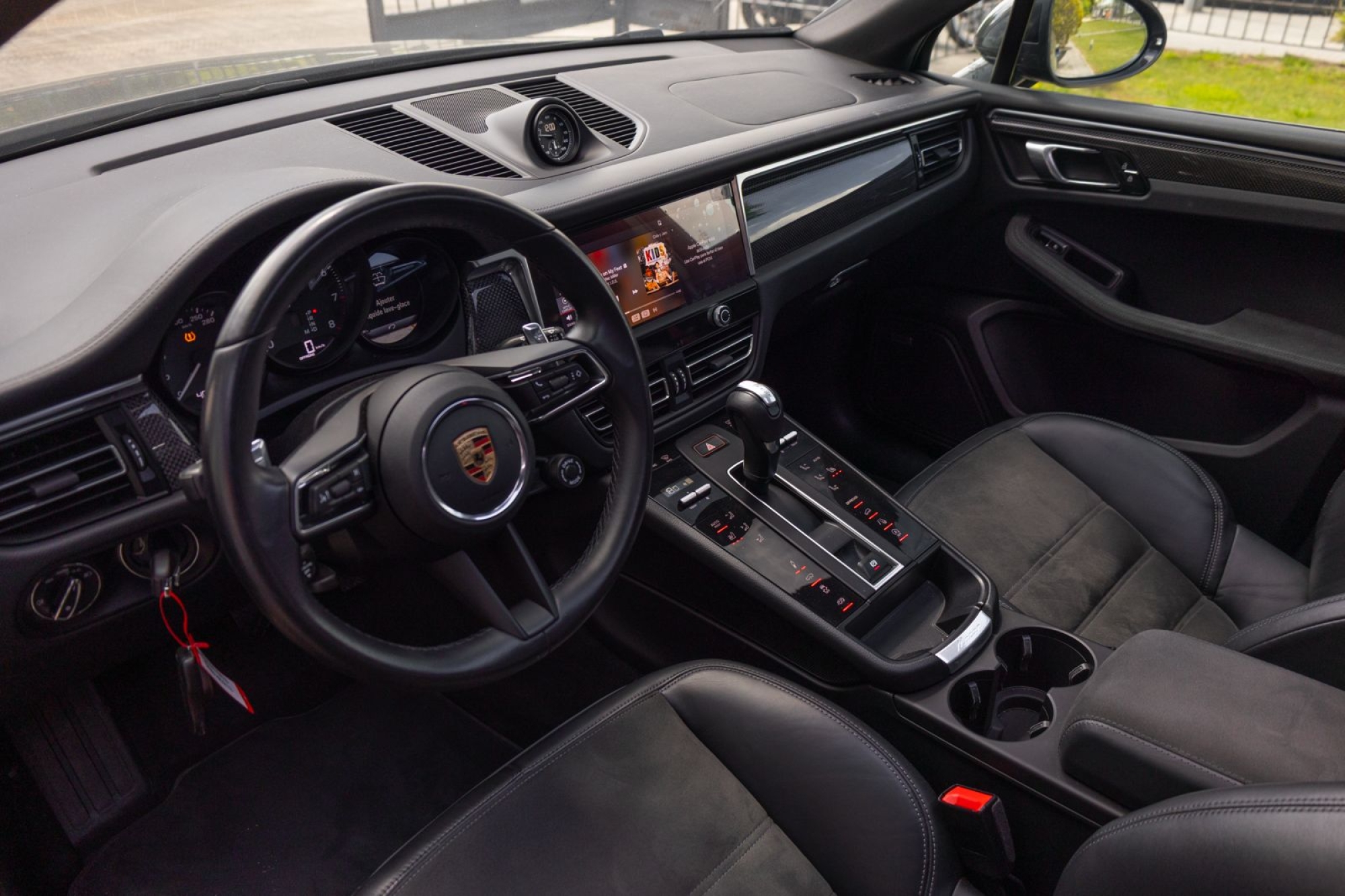 PORSCHE MACAN GTS