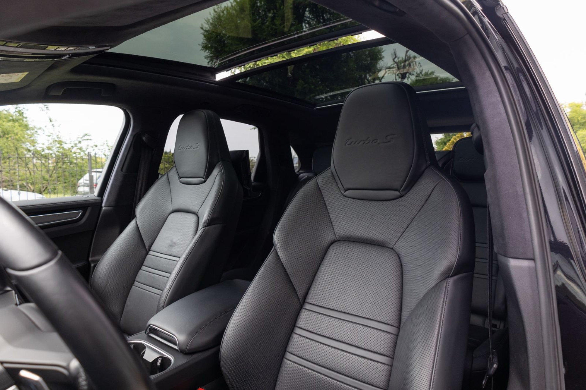PORSCHE CAYENNE TURBO S E-HYBRID