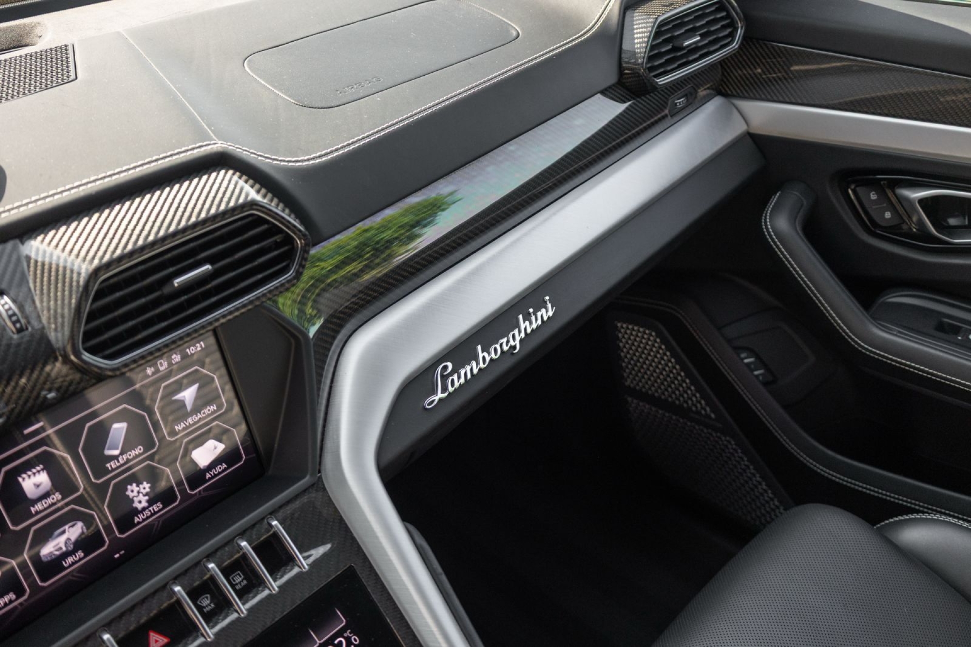 LAMBORGHINI URUS 4.0 V8