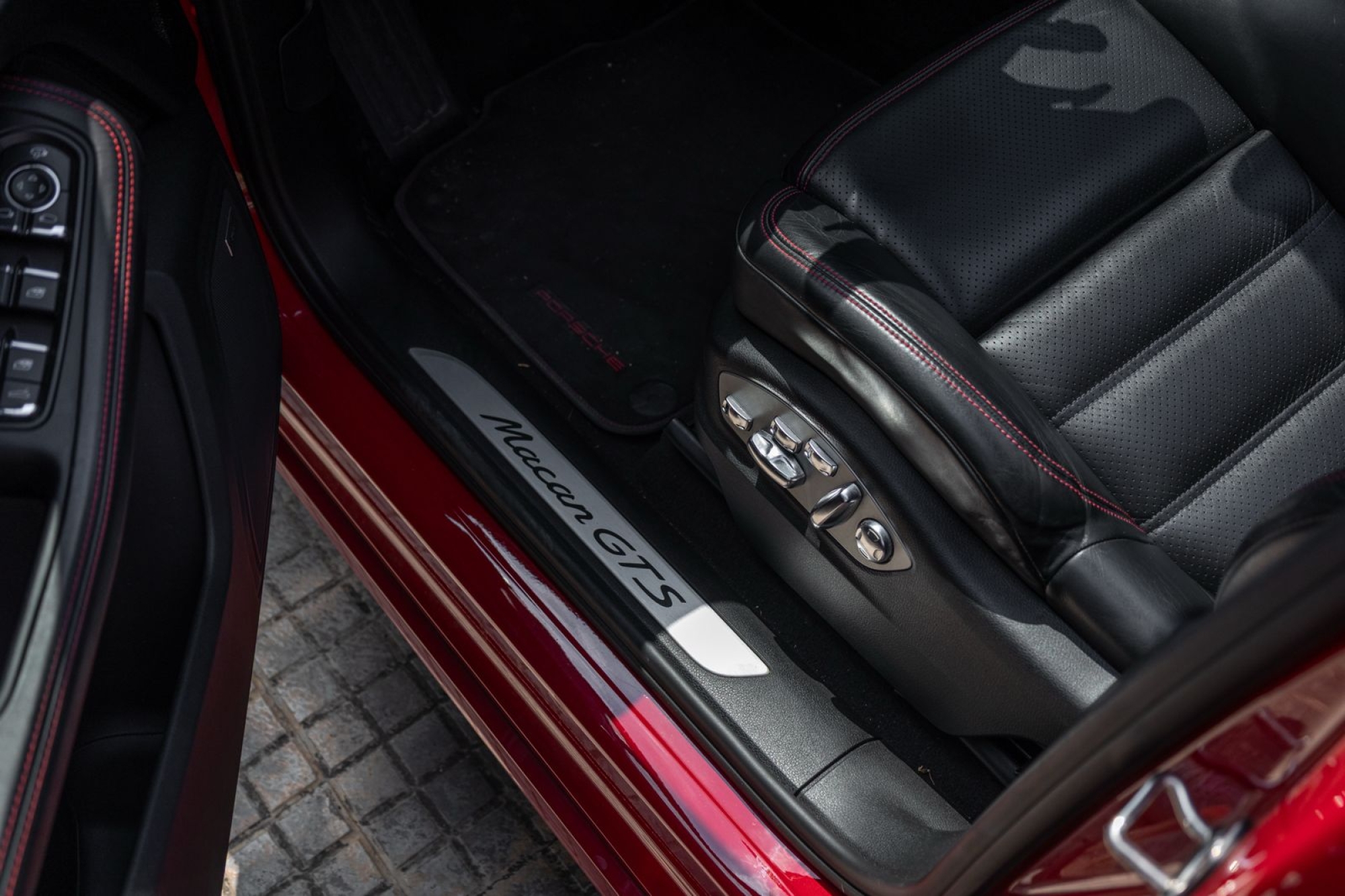 PORSCHE MACAN GTS