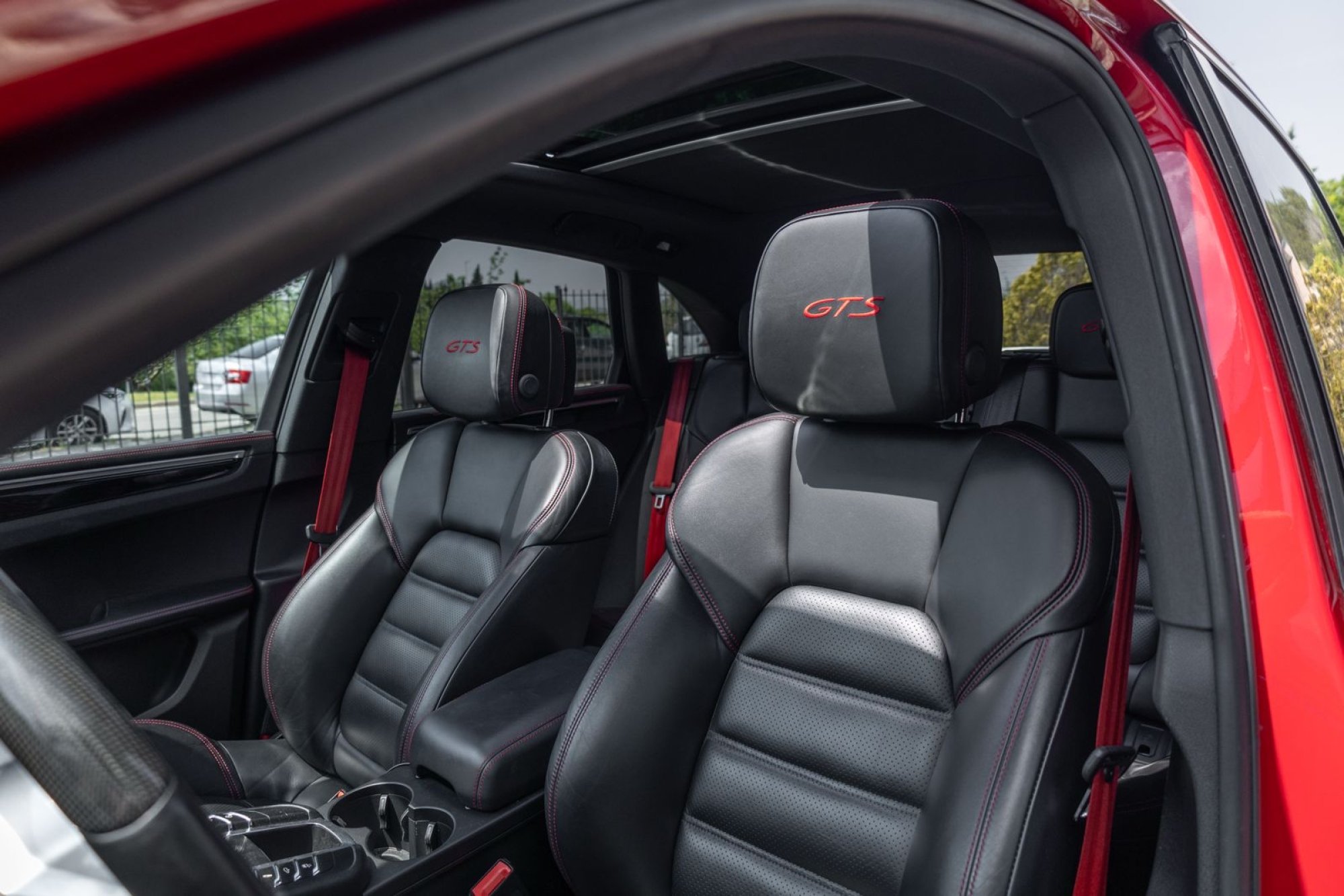 PORSCHE MACAN GTS