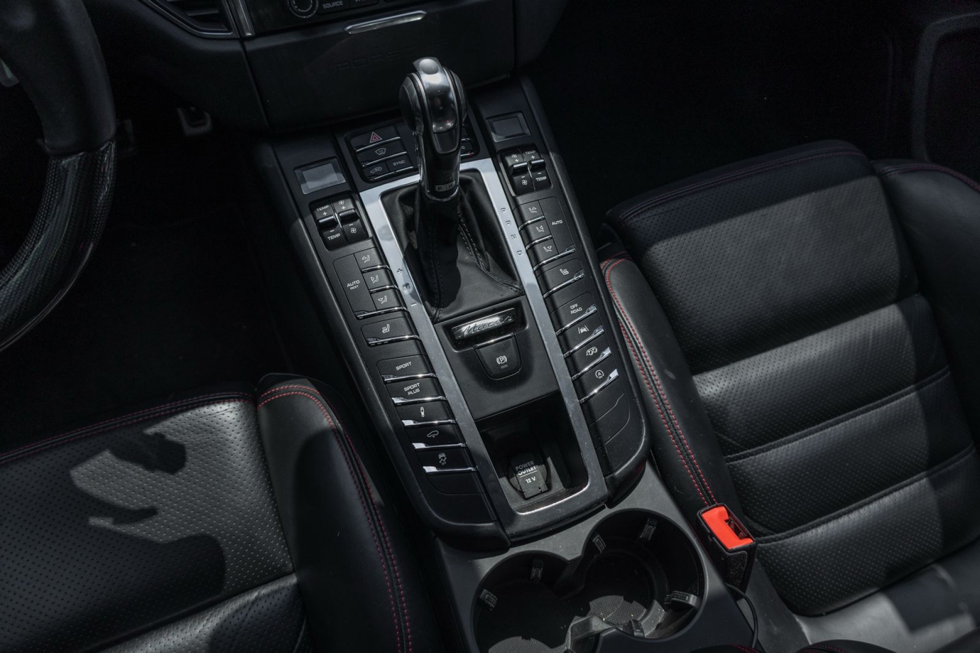 PORSCHE MACAN GTS