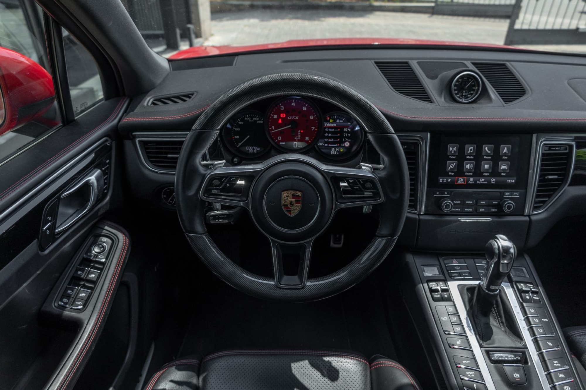 PORSCHE MACAN GTS