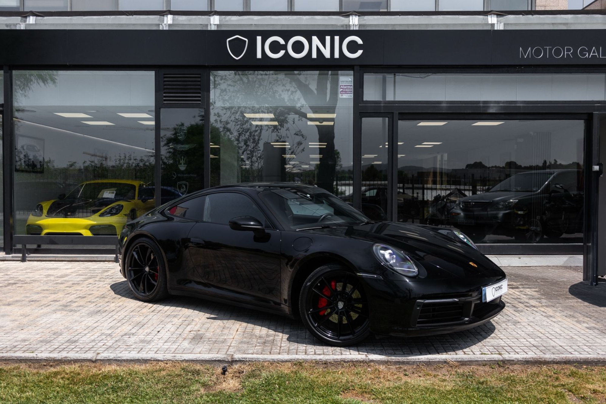 PORSCHE 911 992 CARRERA 4