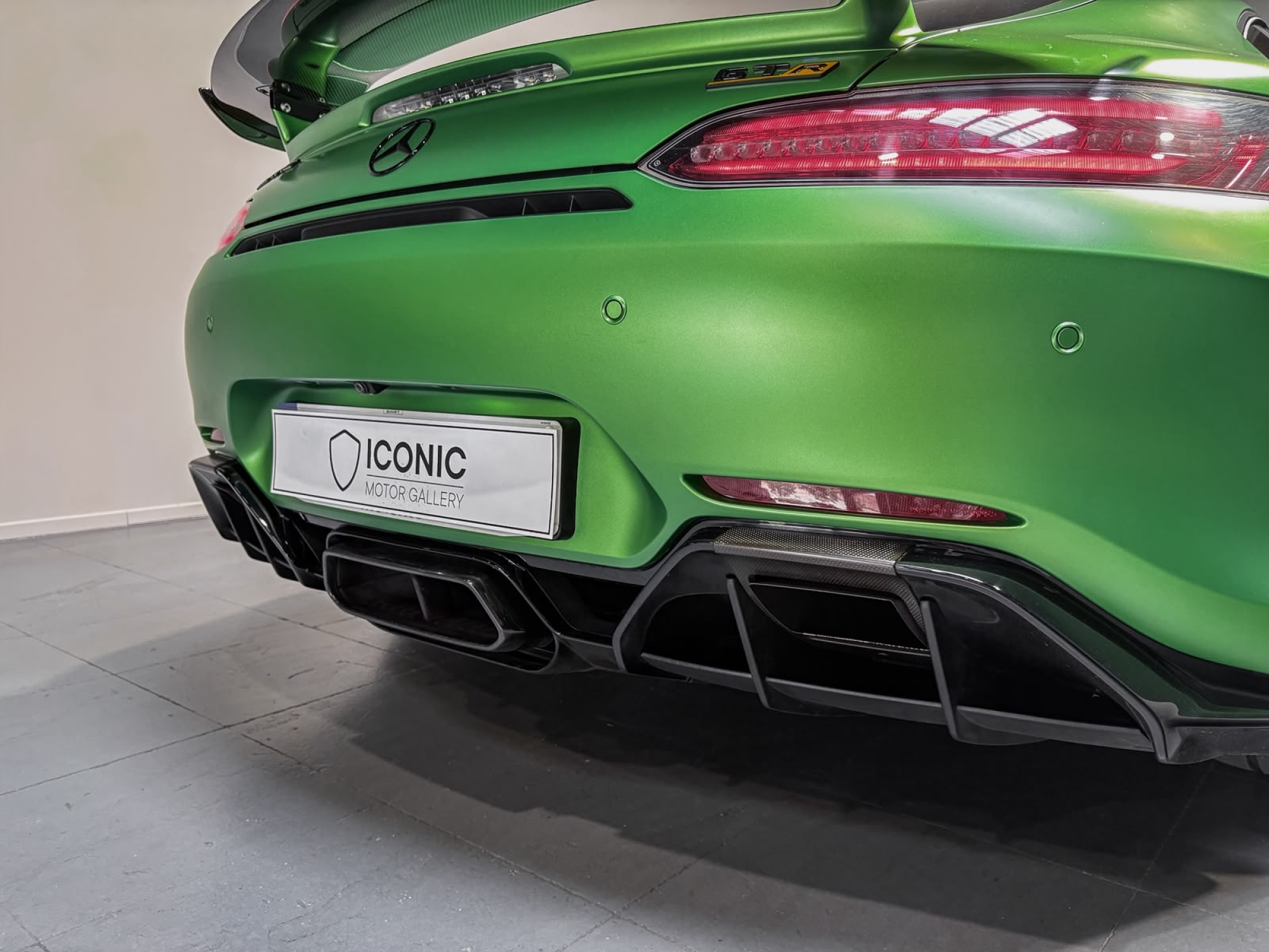 MERCEDES-BENZ AMG GT-R