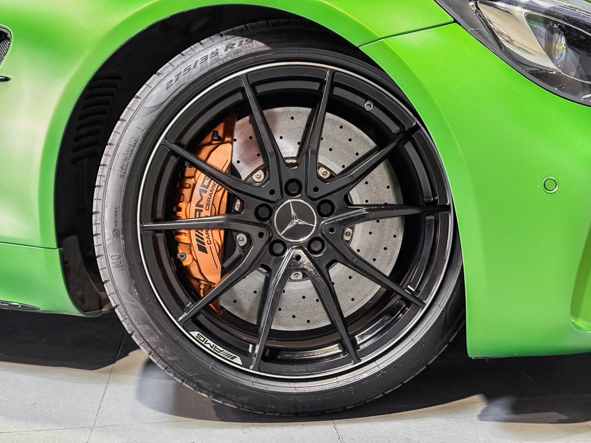 MERCEDES-BENZ AMG GT-R