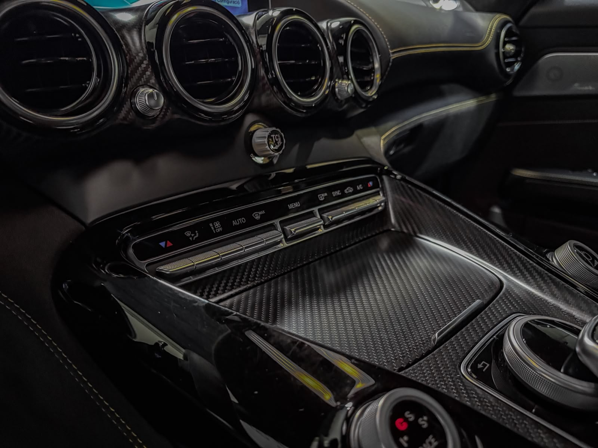 MERCEDES-BENZ AMG GT-R