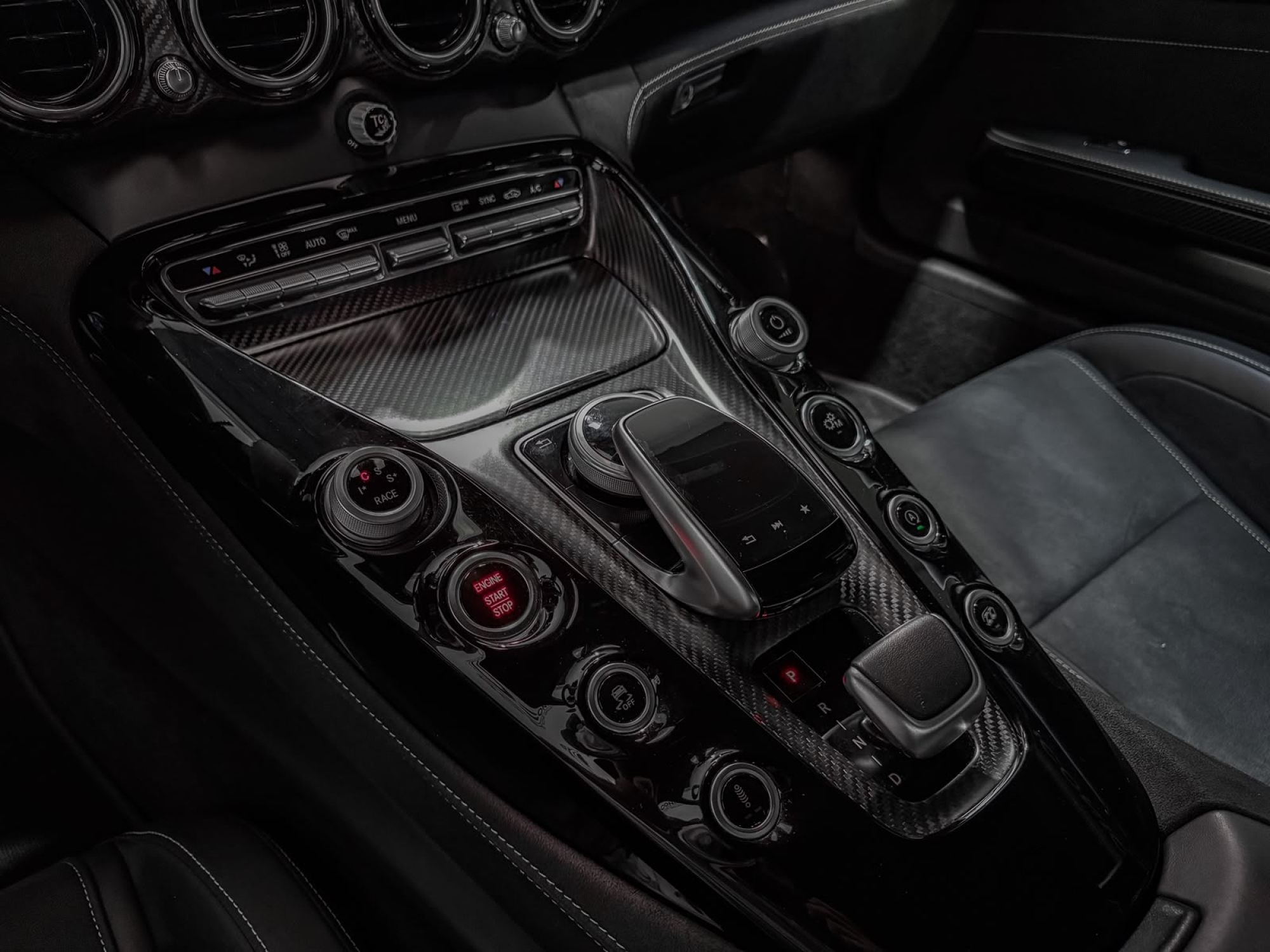 MERCEDES-BENZ AMG GT-R