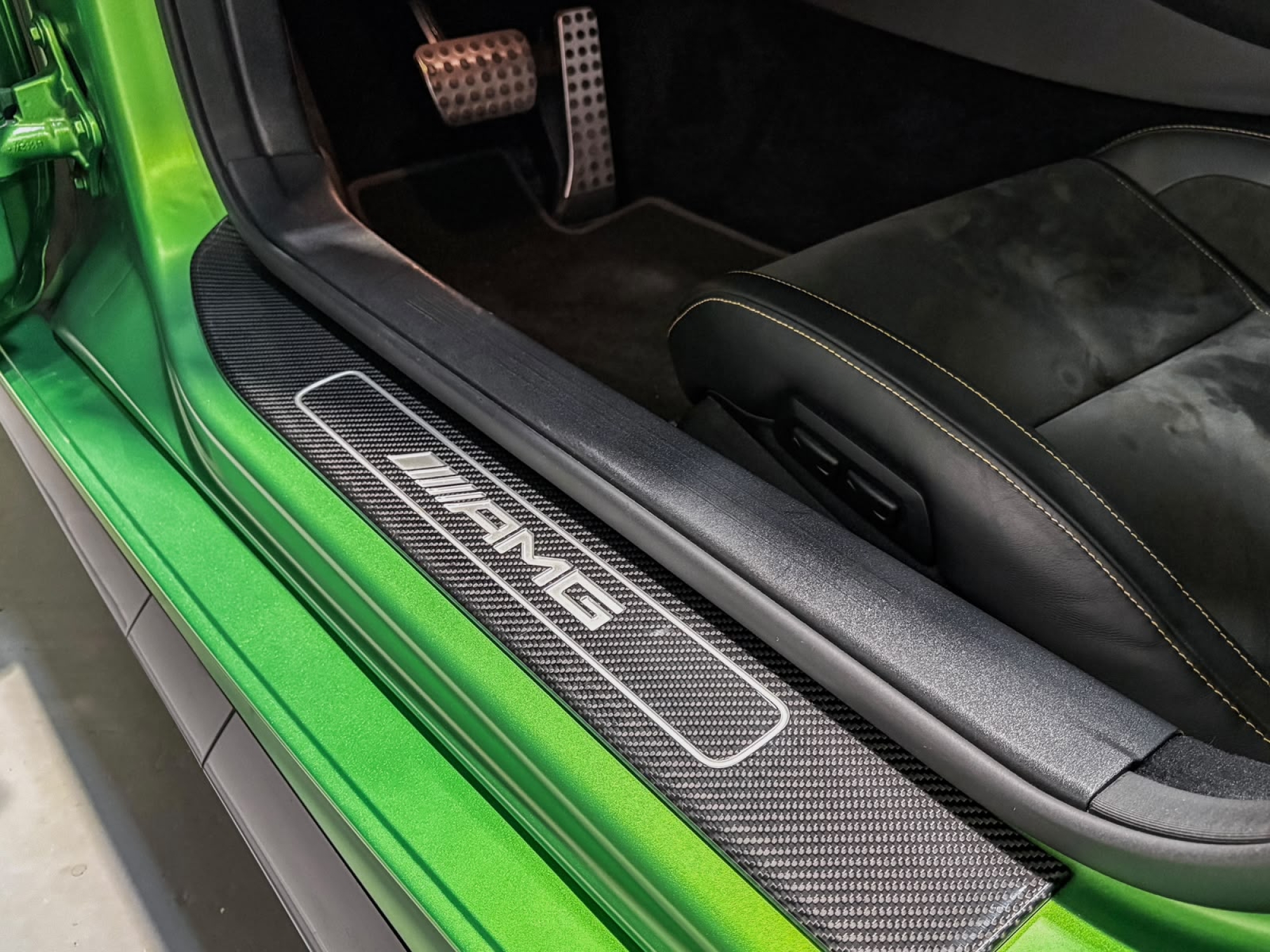 MERCEDES-BENZ AMG GT-R