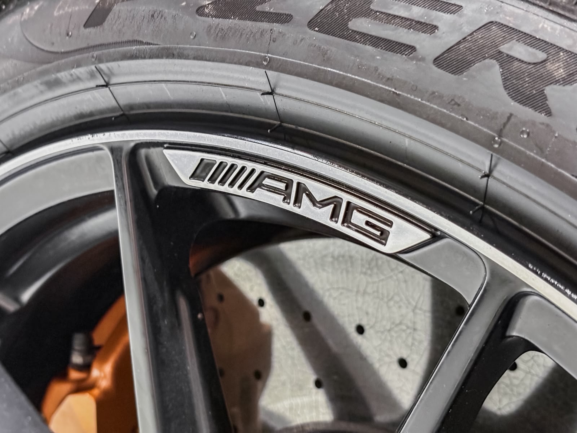 MERCEDES-BENZ AMG GT-R