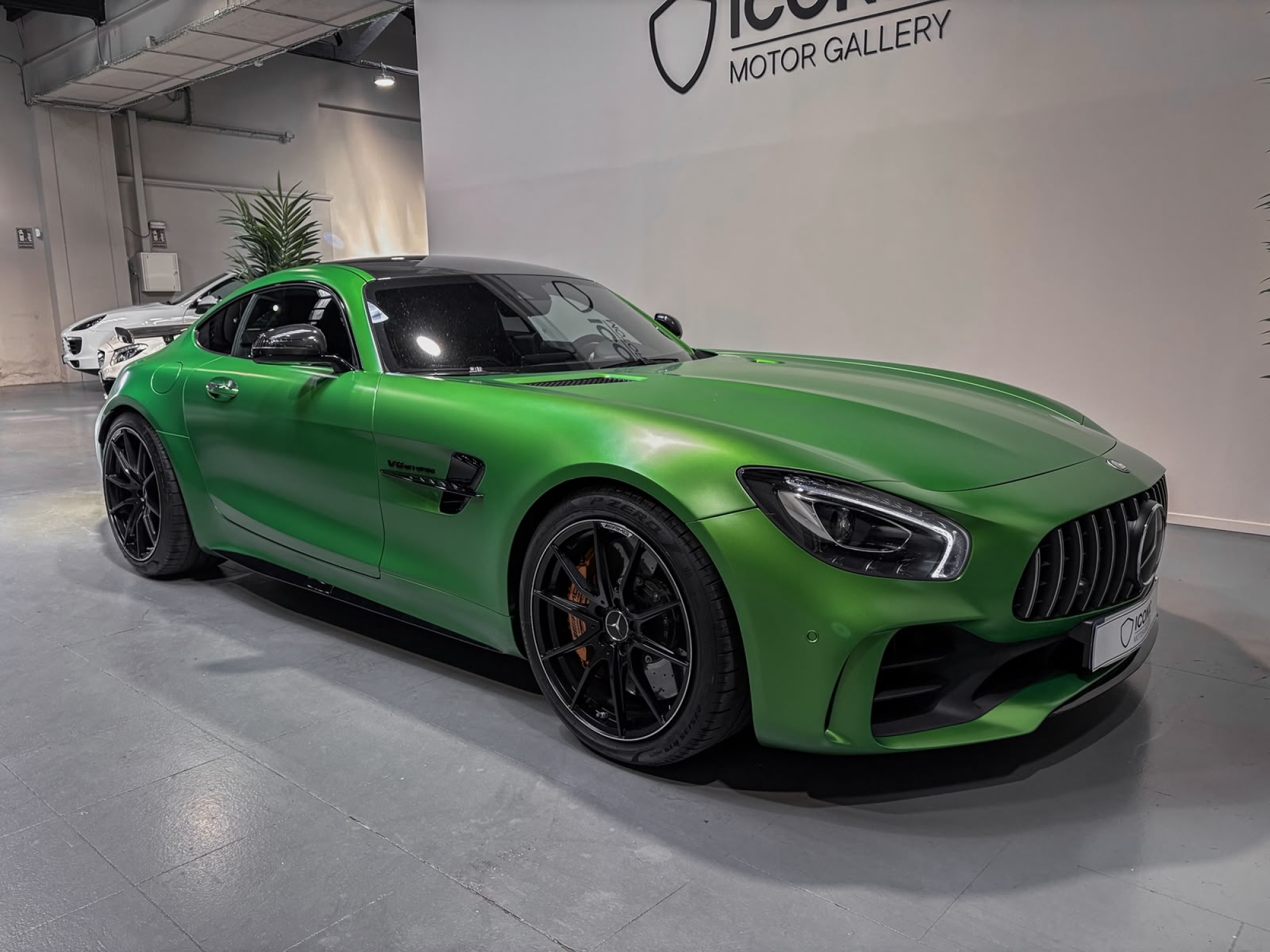 MERCEDES-BENZ AMG GT-R