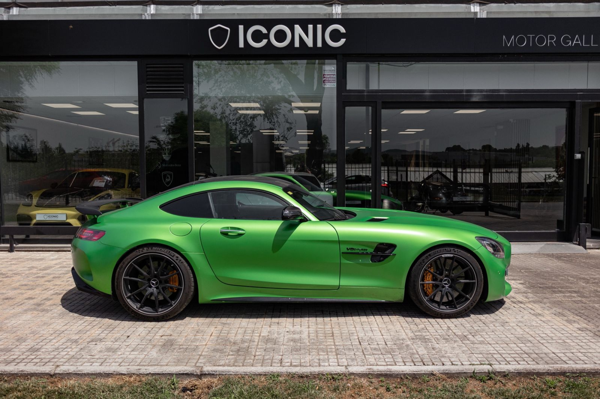 MERCEDES-BENZ AMG GT R