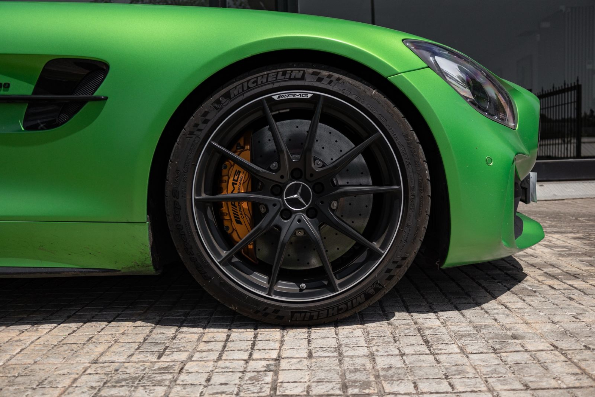 MERCEDES-BENZ AMG GT R