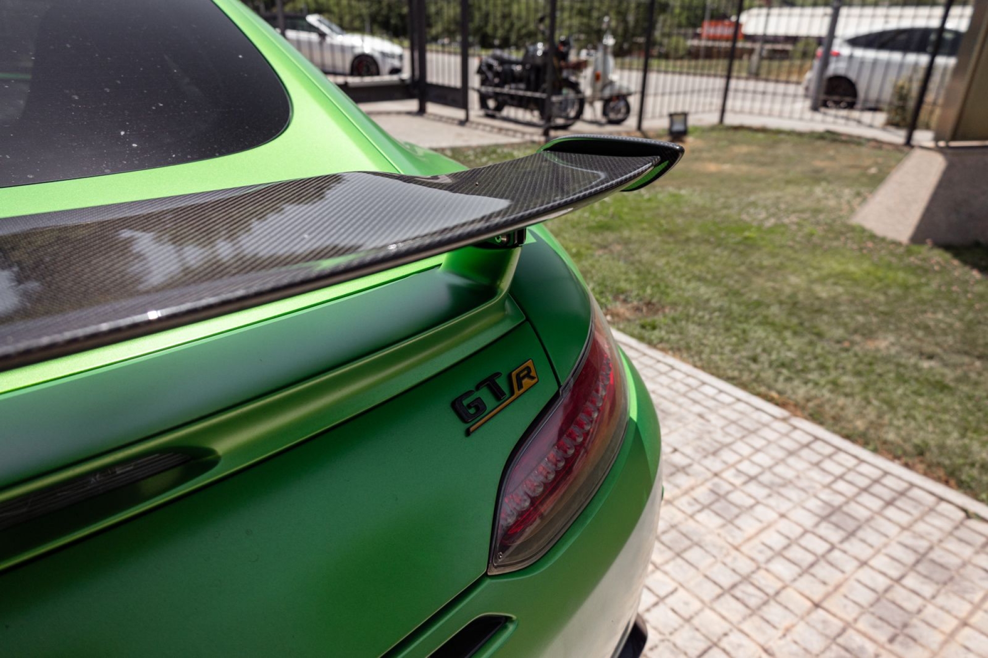 MERCEDES-BENZ AMG GT R