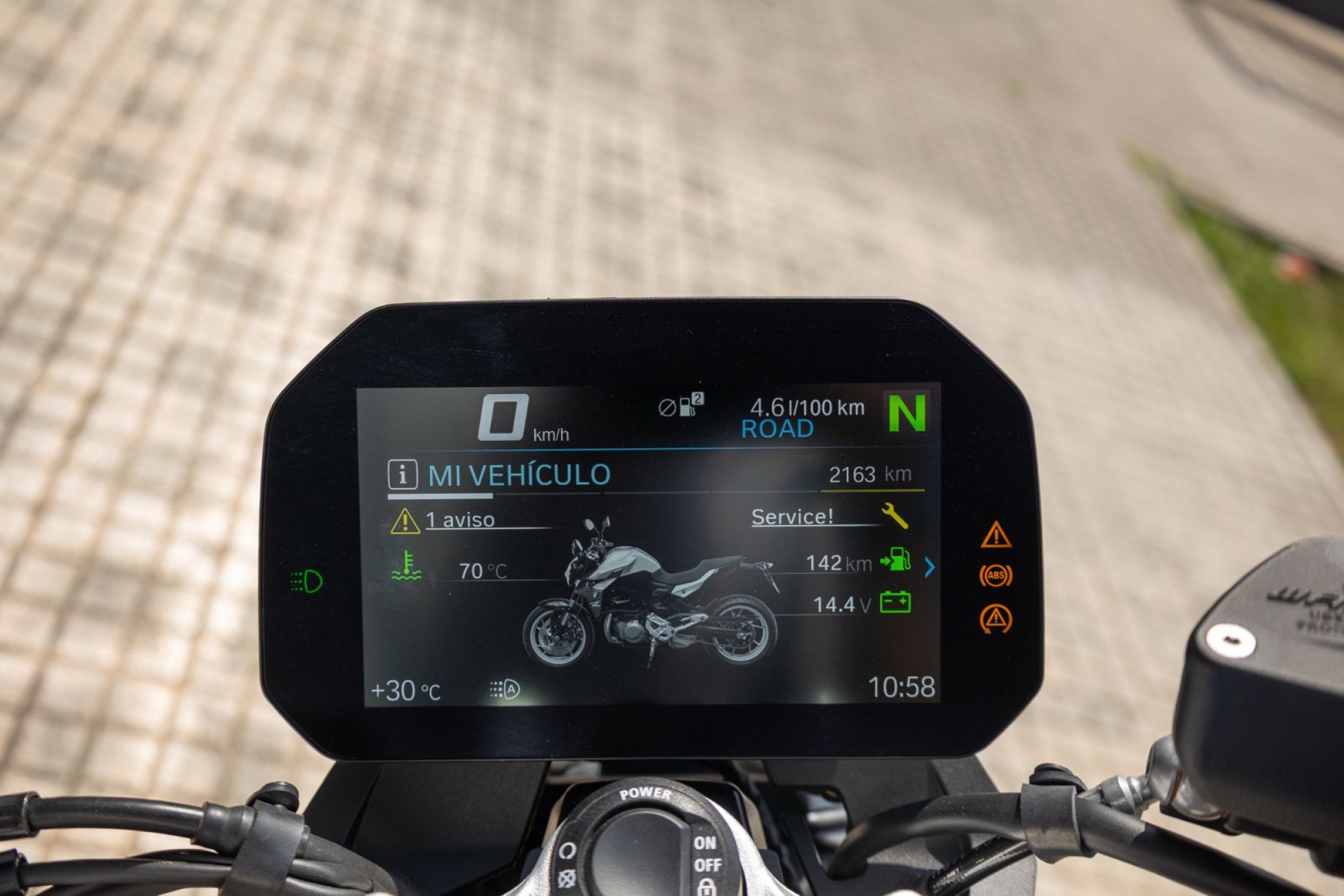 BMW F900 R