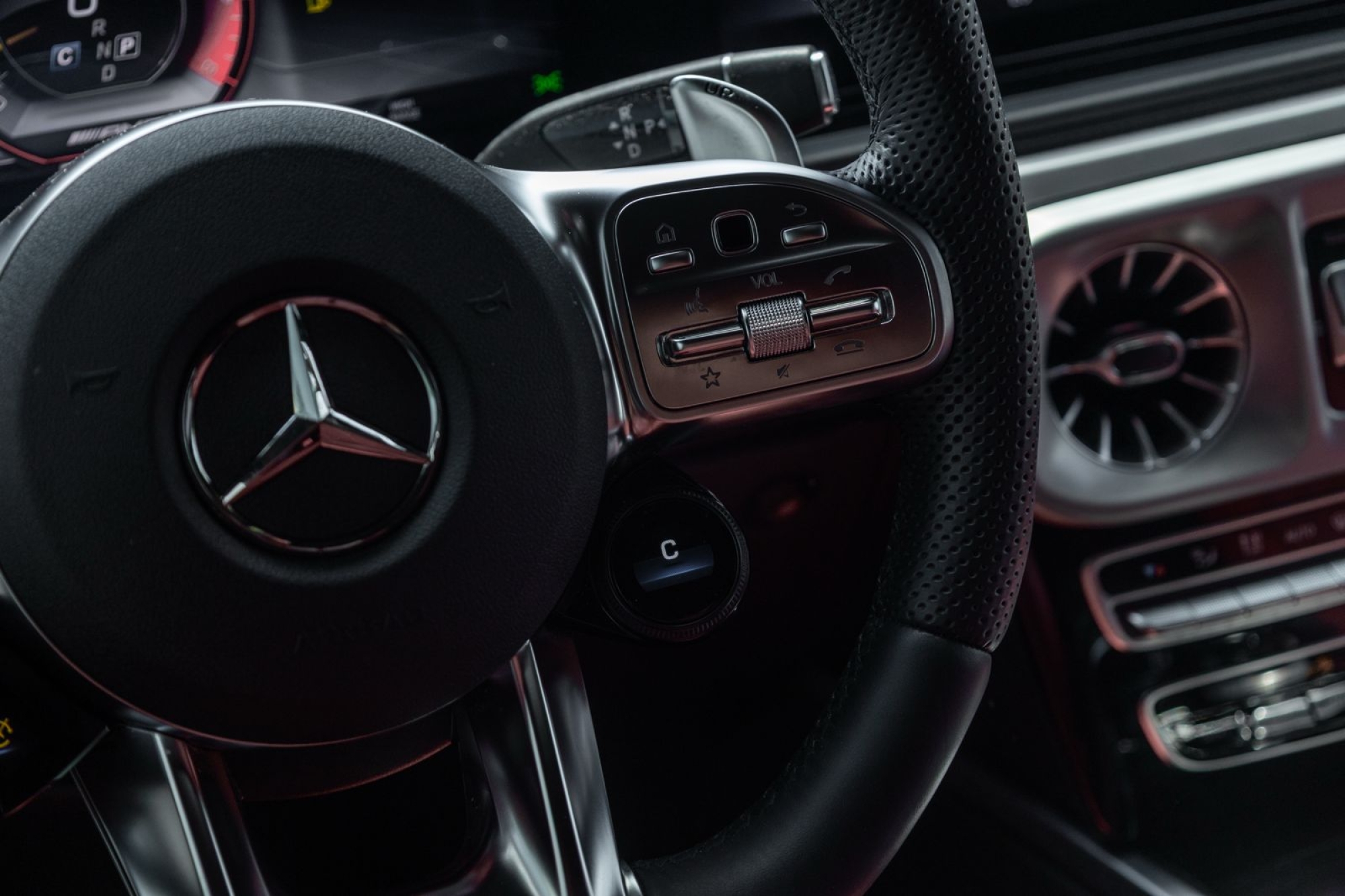 MERCEDES-BENZ G63 AMG