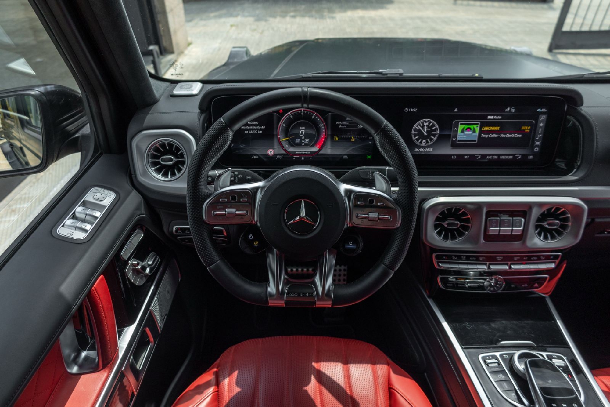 MERCEDES-BENZ G63 AMG