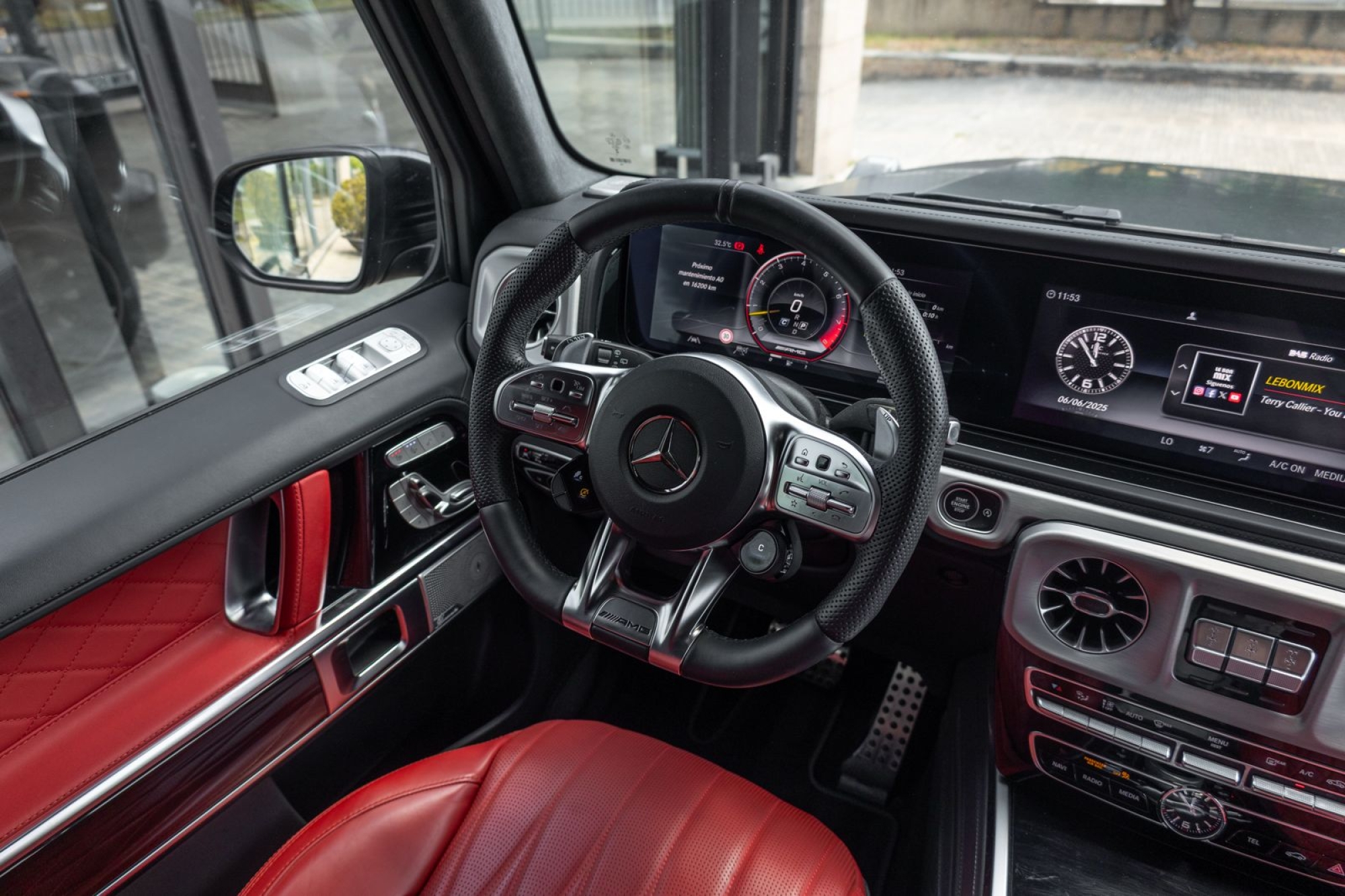 MERCEDES-BENZ G63 AMG