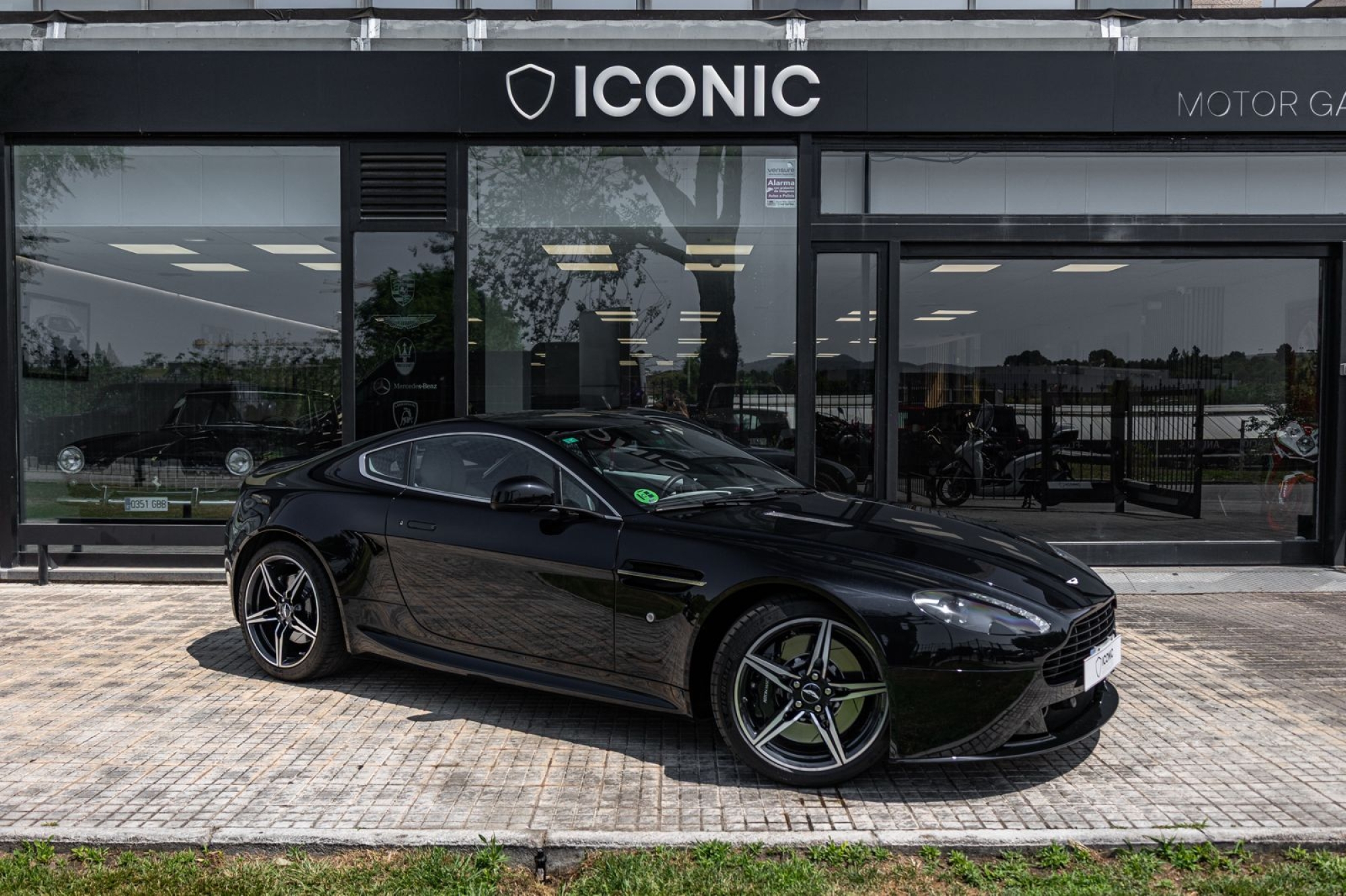 ASTON MARTIN VANTAGE V8