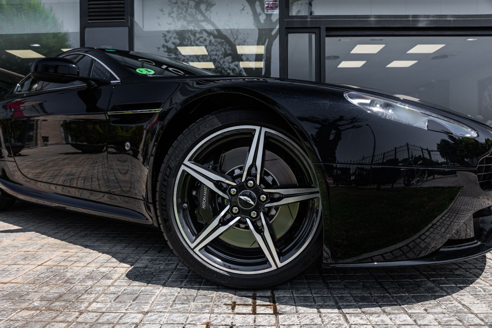 ASTON MARTIN VANTAGE V8
