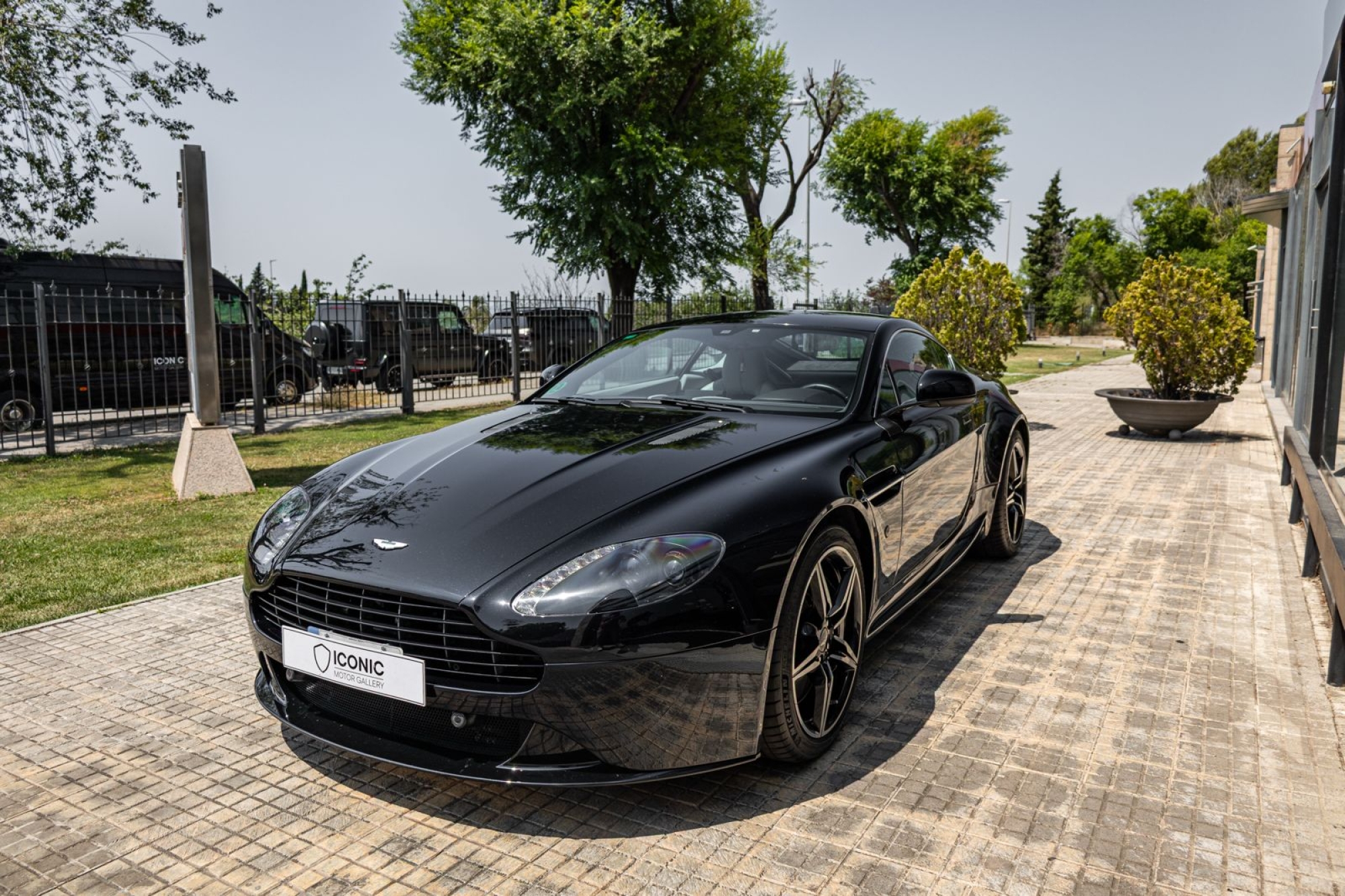 ASTON MARTIN VANTAGE V8