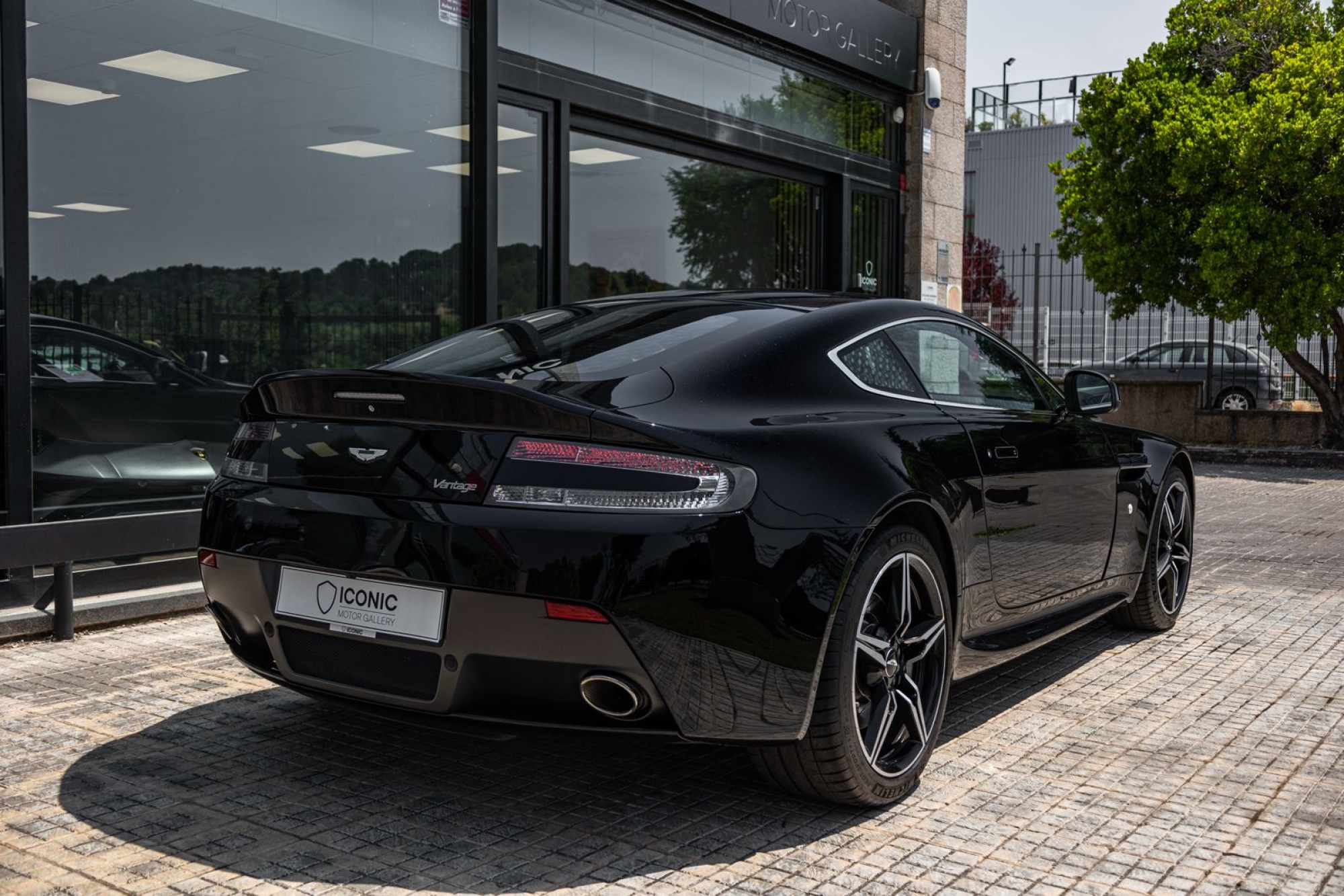 ASTON MARTIN VANTAGE V8