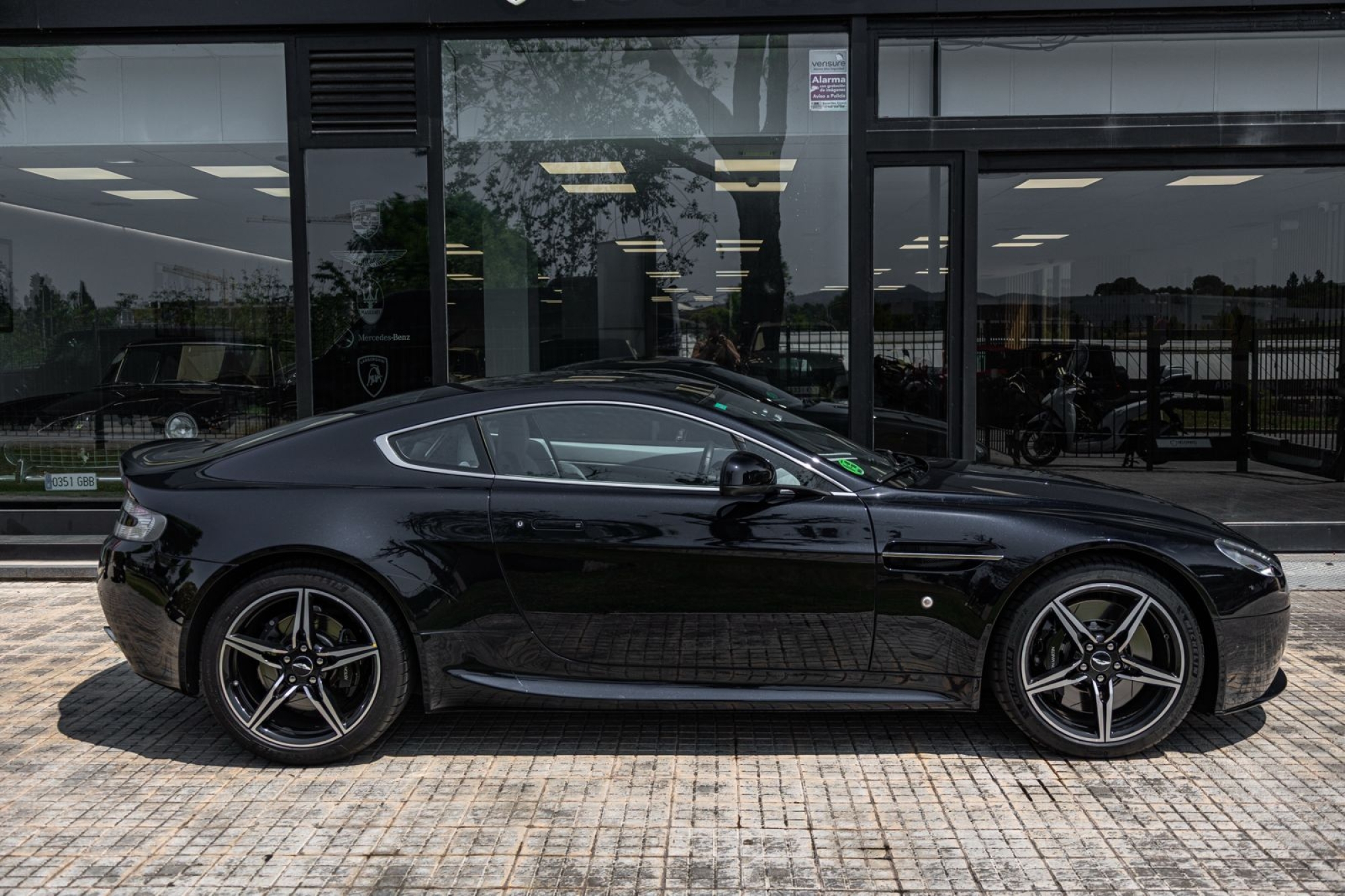 ASTON MARTIN VANTAGE V8