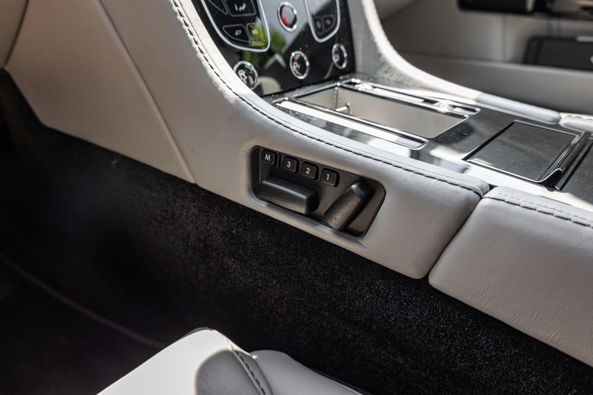 ASTON MARTIN VANTAGE V8