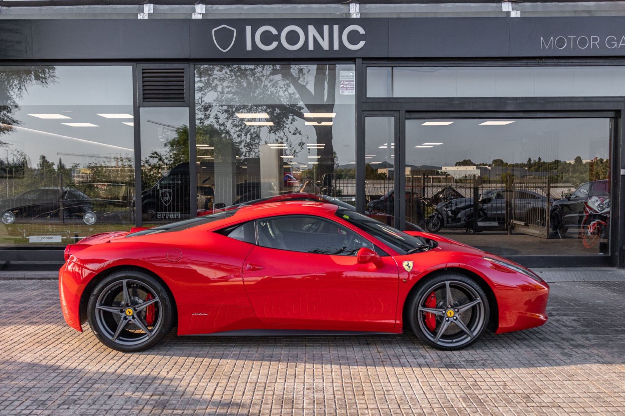FERRARI 458 ITALIA