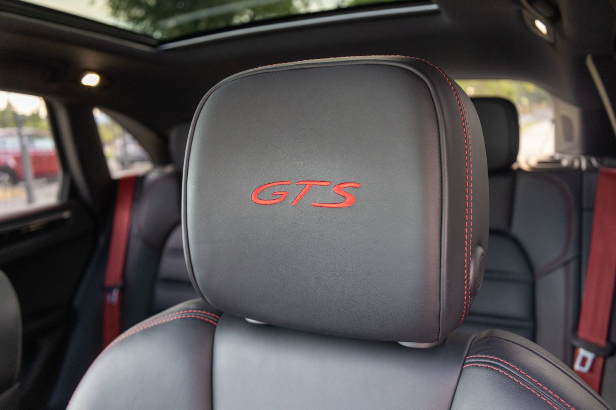 PORSCHE MACAN GTS