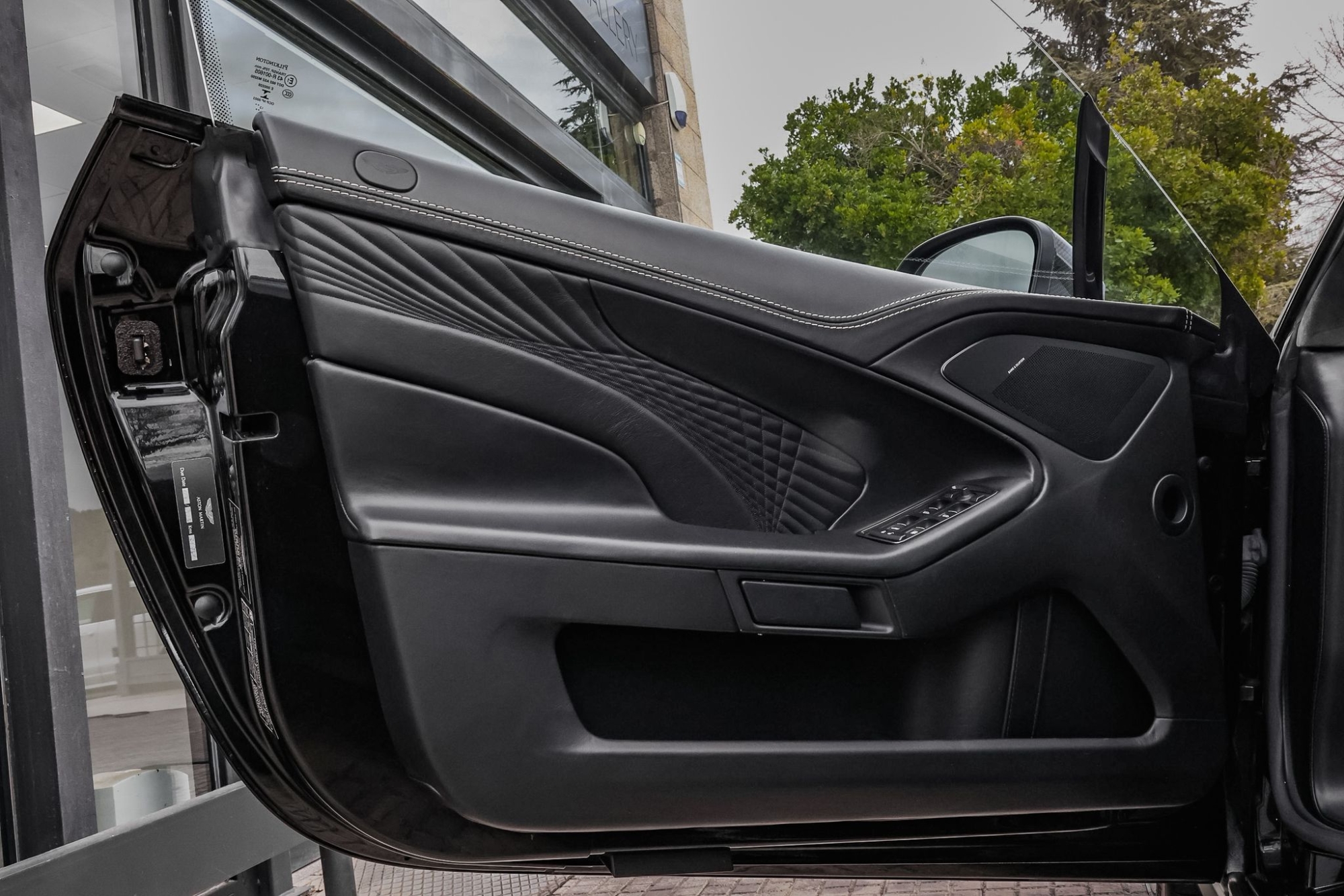 ASTON MARTIN VANQUISH S