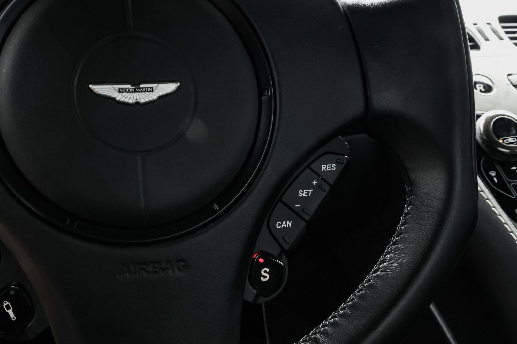 ASTON MARTIN VANQUISH S