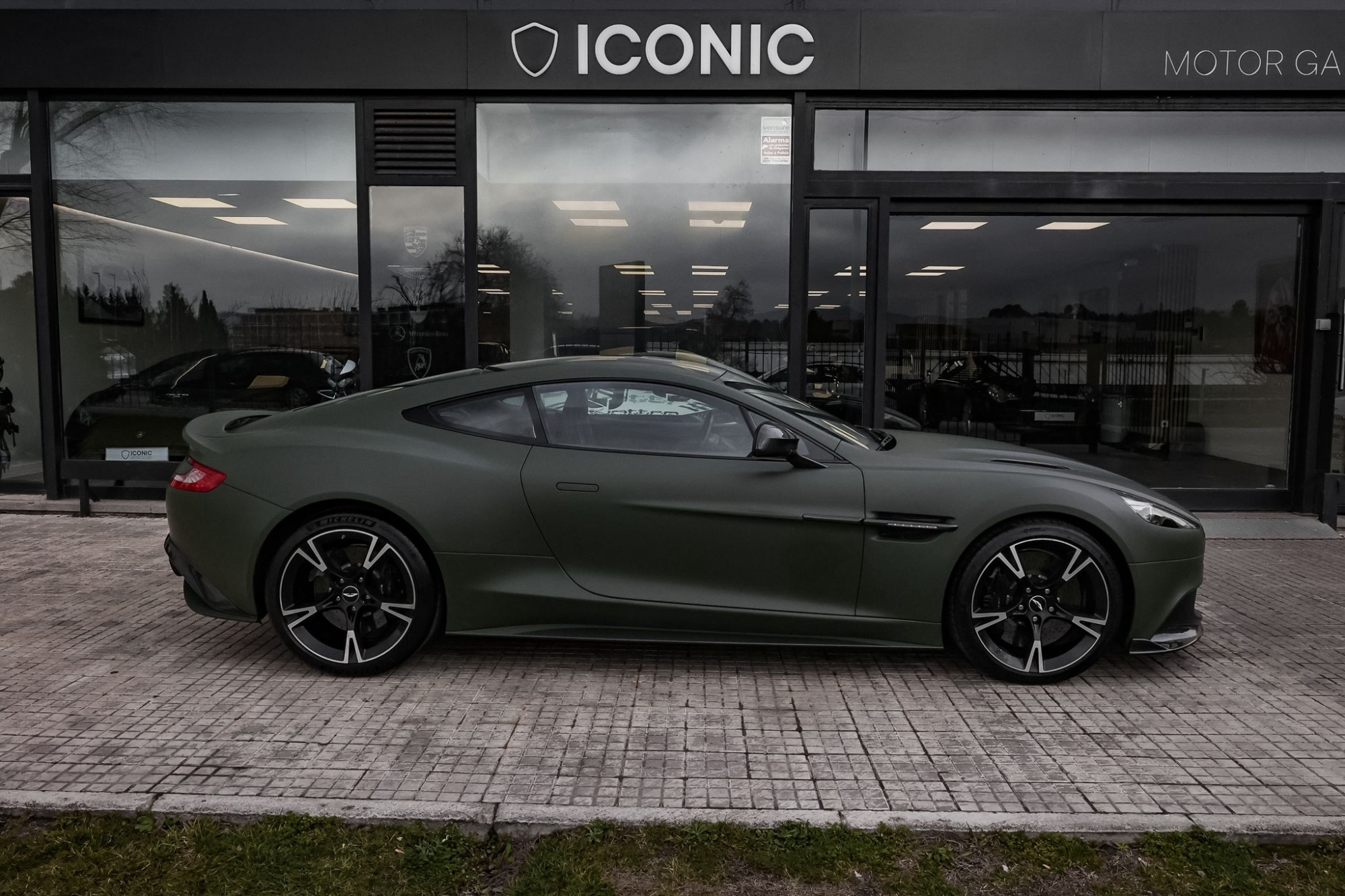 ASTON MARTIN VANQUISH S