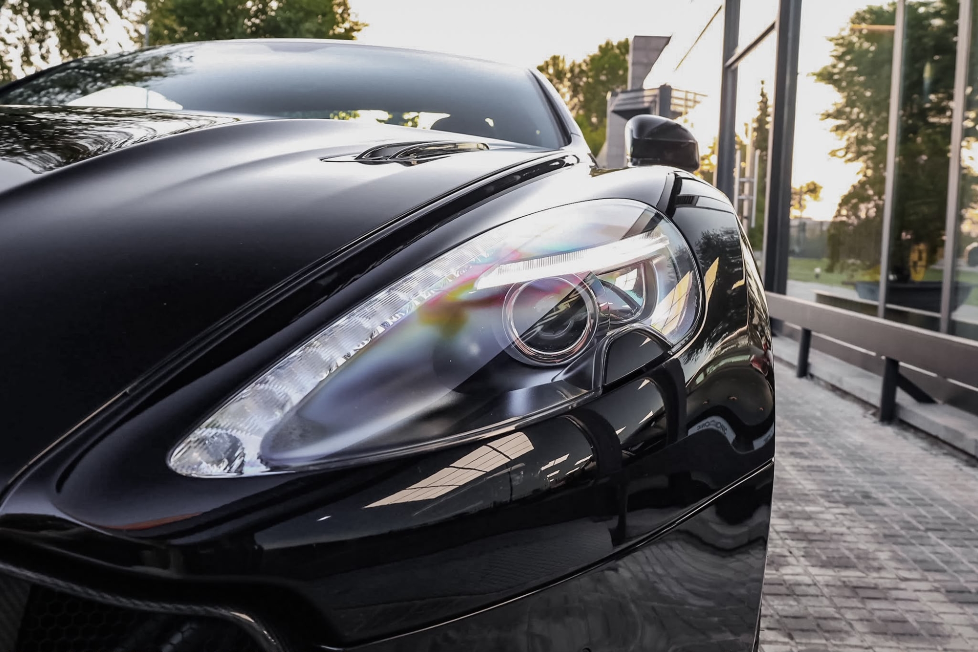 ASTON MARTIN VANQUISH S