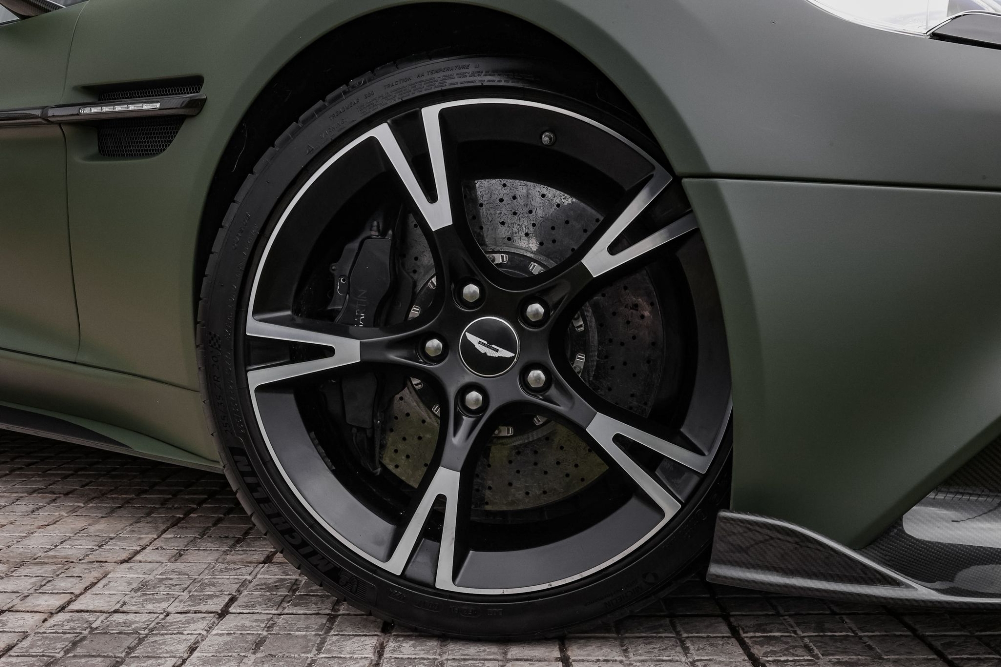 ASTON MARTIN VANQUISH S