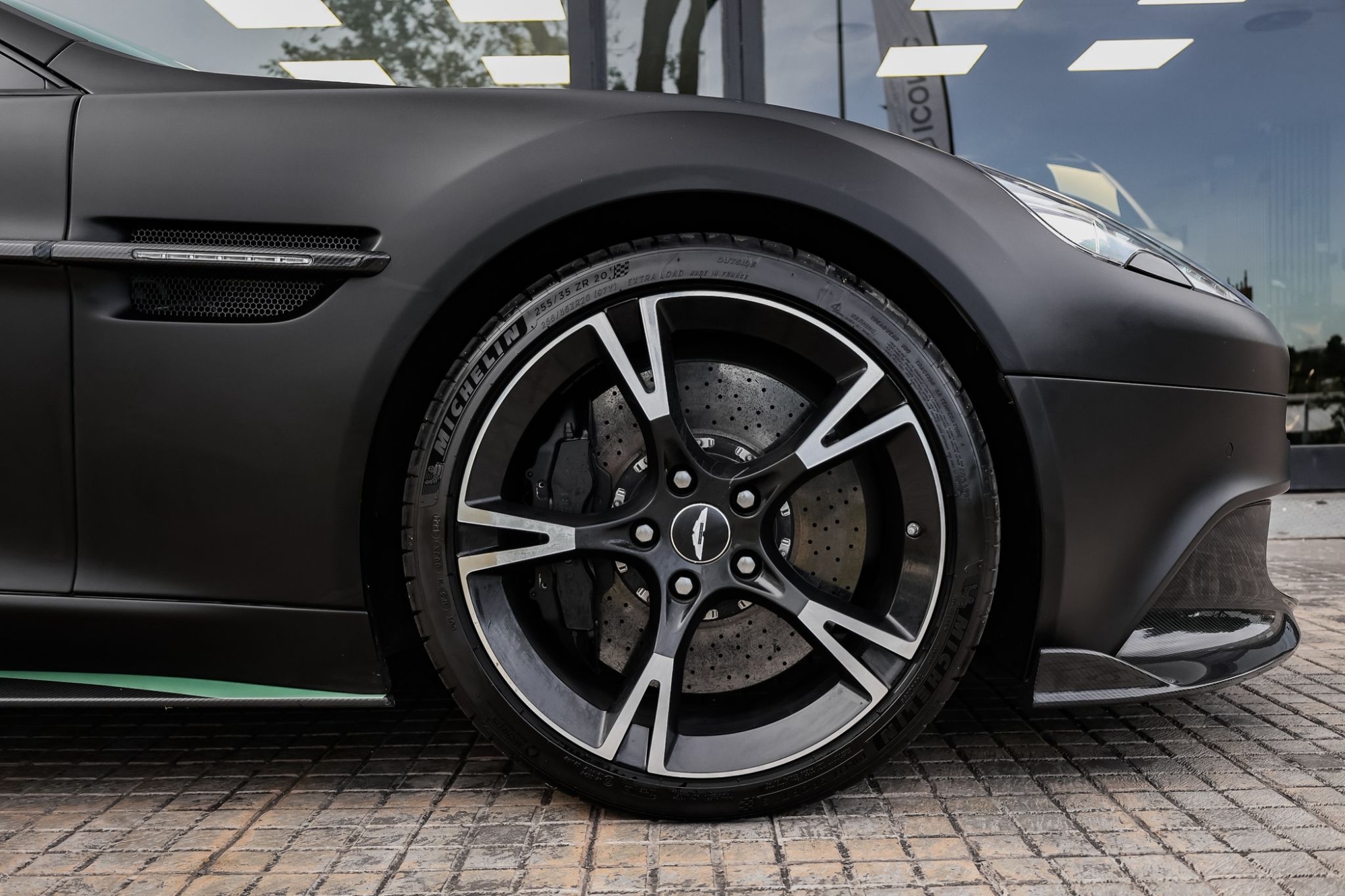 ASTON MARTIN VANQUISH S