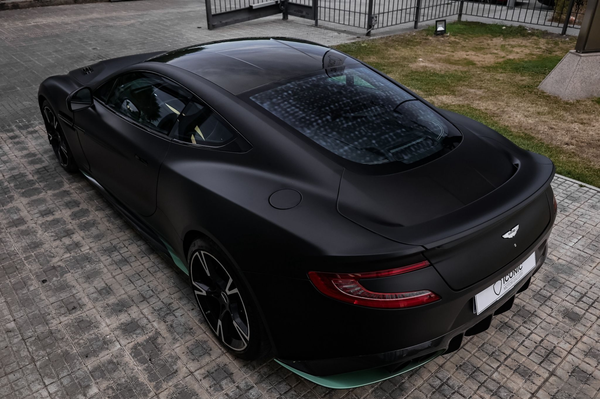 ASTON MARTIN VANQUISH S