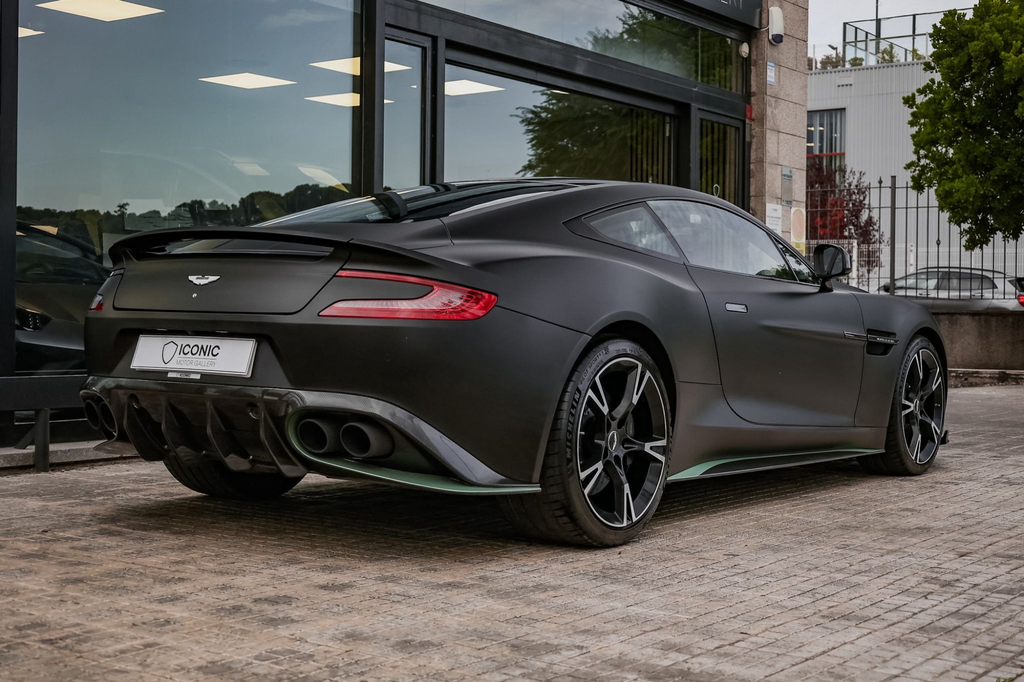 ASTON MARTIN VANQUISH S