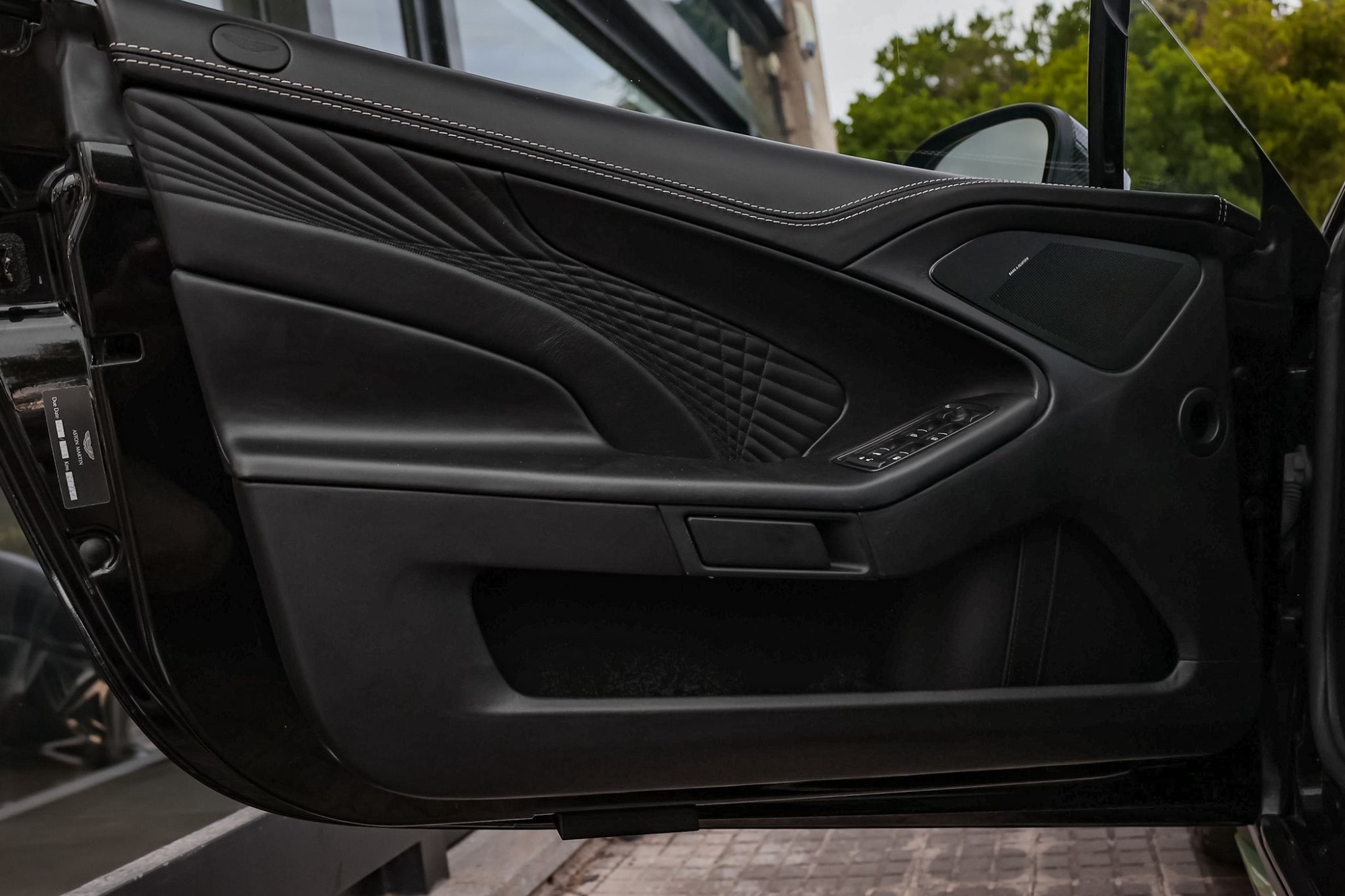 ASTON MARTIN VANQUISH S