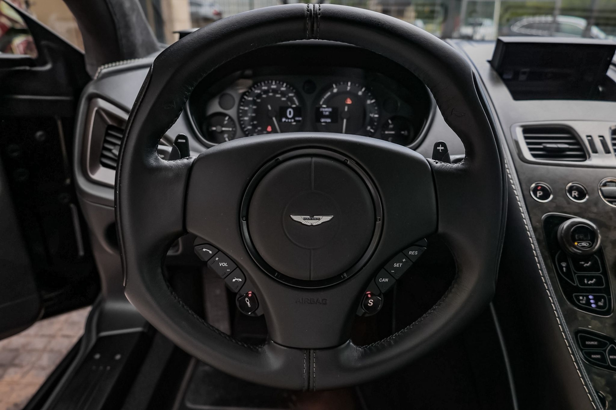 ASTON MARTIN VANQUISH S