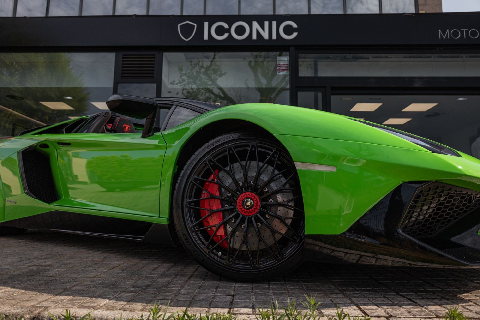 LAMBORGHINI AVENTADOR SV ROADSTER