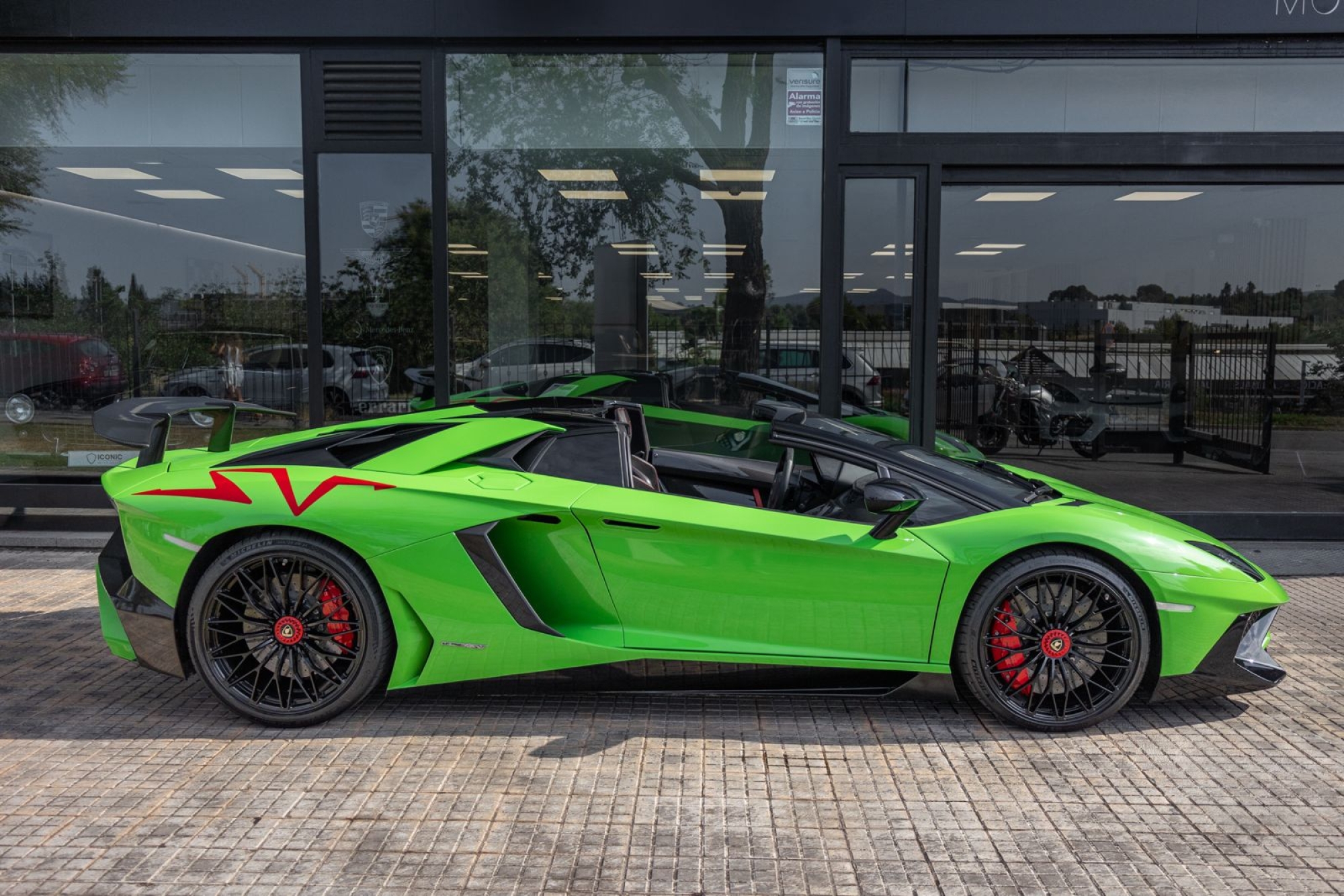 LAMBORGHINI AVENTADOR SV ROADSTER