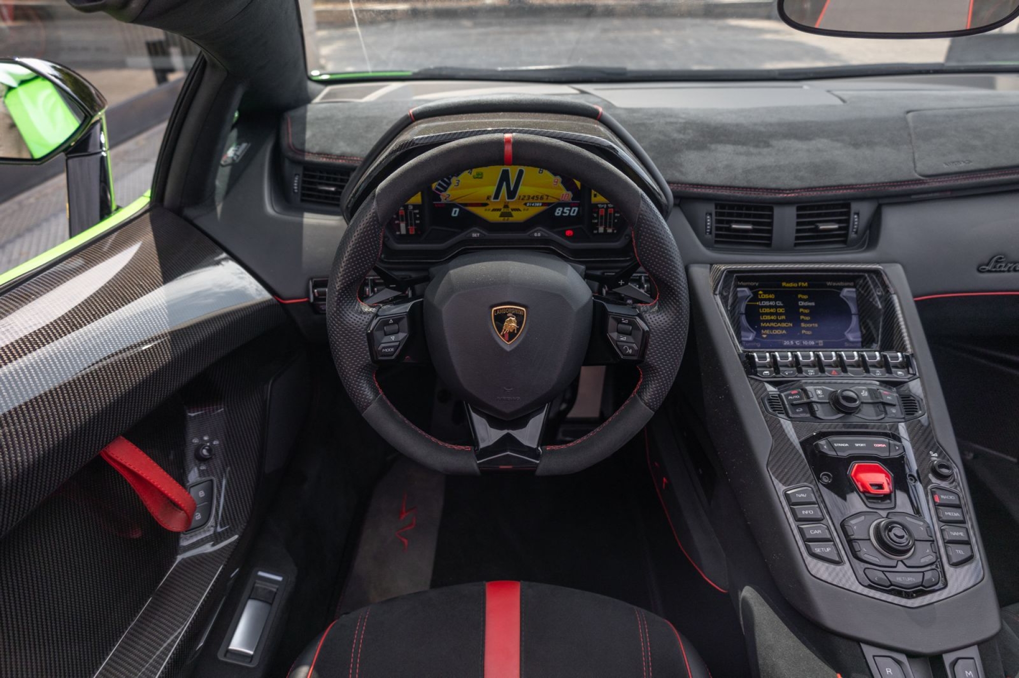 LAMBORGHINI AVENTADOR SV ROADSTER